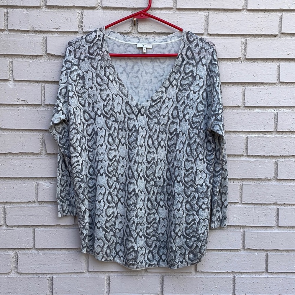JOIE V-neck sweater with snakeskin print. Size XS.  Brand new condition. 😍